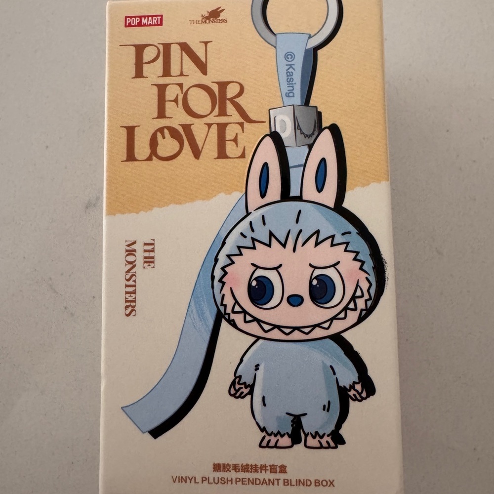 Pop Mart Pin for Love Pendant - G